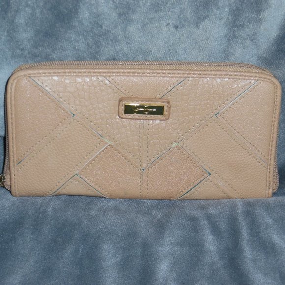 Jessica Simpson Wallet - Picture 1 of 8